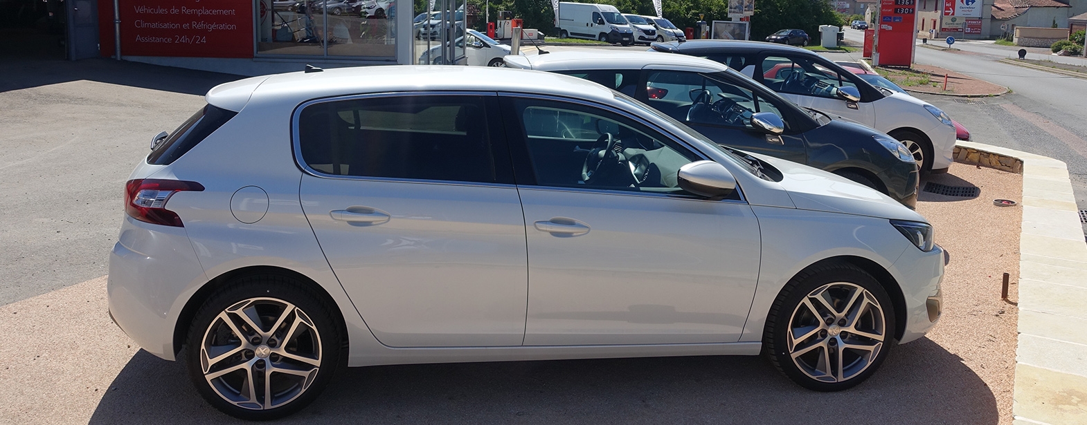 Une offre complète de voitures et utilitaires d'occasion...